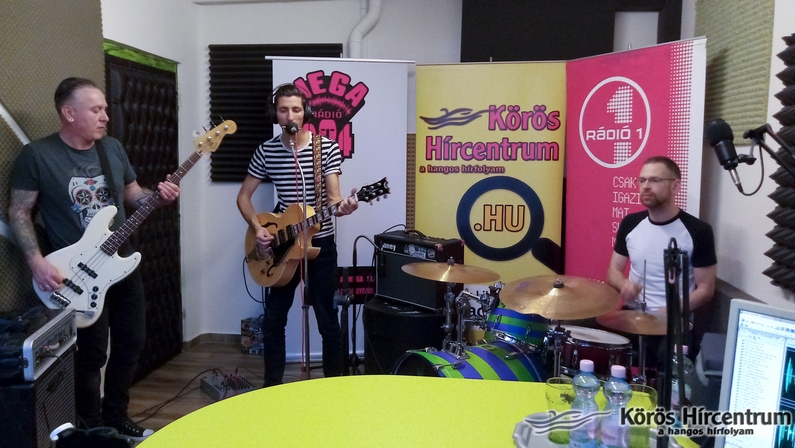 A rock-n-roll, ahogy még soha nem hallottad! Ha minden zenei irányzatot összegyúrunk, abból lesz a fura-billy A rock-n-roll, ahogy még soha nem hallottad! Ha minden zenei irányzatot összegyúrunk, abból lesz a fura-billy