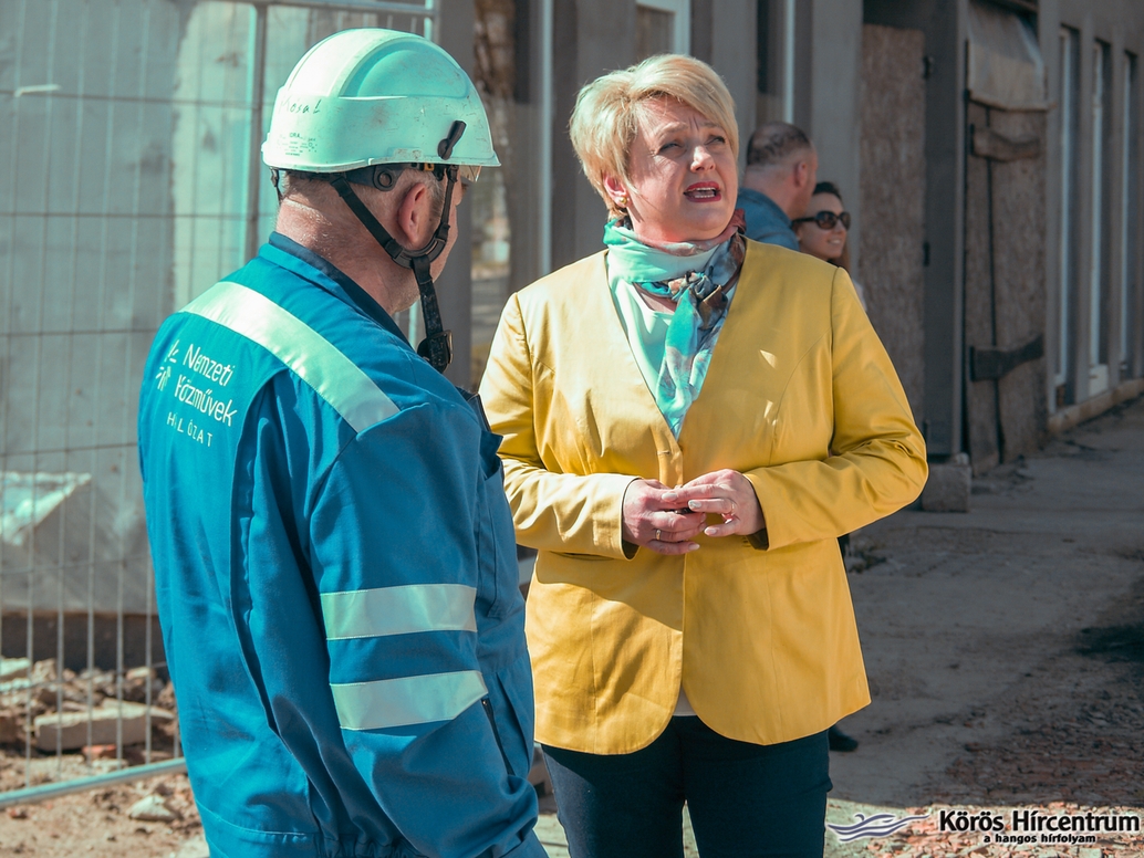 Kocziha Tünde önkormányzati képviselő és Szarvas Péter polgármester Kocziha Tünde önkormányzati képviselő és Szarvas Péter polgármester