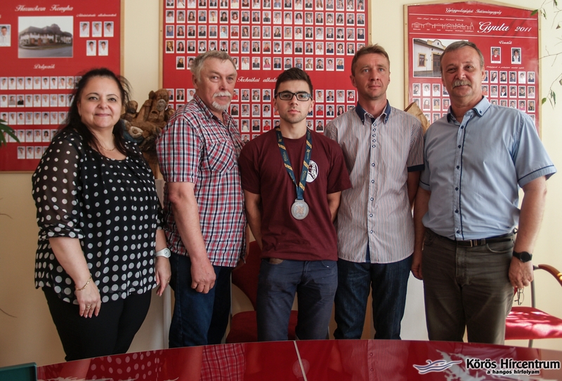 A Gyulai Szakképzési Centrum, Harruckern János tagintézményének legkiválóbb asztalos tanulója a szakmát is megszerezte a versenyen A Gyulai Szakképzési Centrum, Harruckern János tagintézményének legkiválóbb asztalos tanulója a szakmát is megszerezte a versenyen