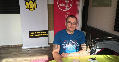 Az FM98.4 Mega Rádió reggeli műsora - Kima Norbert, zenész, a Palmetta együttes tagja Az FM98.4 Mega Rádió reggeli műsora - Kima Norbert, zenész, a Palmetta együttes tagja
