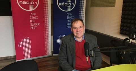 Az FM98.4 Mega Rádió reggeli műsora - Szabó Péter, a Kodolányi János Főiskola rektora Az FM98.4 Mega Rádió reggeli műsora - Szabó Péter, a Kodolányi János Főiskola rektora