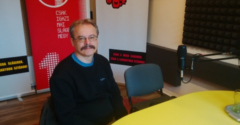 Az FM98.4 Mega Rádió reggeli műsora - Dr. Elek Tibor, a Gyulai Várszínház igazgatója Az FM98.4 Mega Rádió reggeli műsora - Dr. Elek Tibor, a Gyulai Várszínház igazgatója