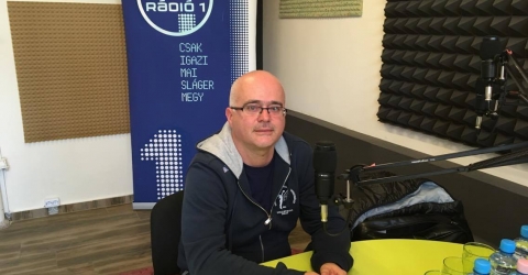 Az FM98.4 Mega Rádió reggeli műsora - Kormos Mihály, a Linamar-Békéscsabai Röplabda Sportegyesület szakmai igazgatója Az FM98.4 Mega Rádió reggeli műsora - Kormos Mihály, a Linamar-Békéscsabai Röplabda Sportegyesület szakmai igazgatója