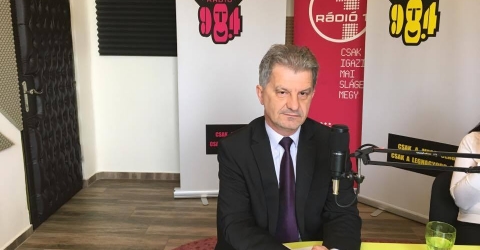 Az FM98.4 Mega Rádió reggeli műsora - Szarvas Péter, Békéscsaba Megyei Jogú Város polgármestere Az FM98.4 Mega Rádió reggeli műsora - Szarvas Péter, Békéscsaba Megyei Jogú Város polgármestere