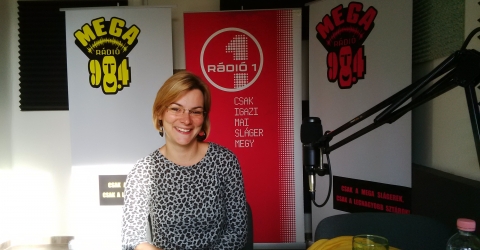 Az FM98.4 Mega Rádió reggeli műsora - Mohácsiné Szeverényi Ágnes, a VOKE Vasutas Művelődési Háza és Könyvtára intézményvezetője Az FM98.4 Mega Rádió reggeli műsora - Mohácsiné Szeverényi Ágnes, a VOKE Vasutas Művelődési Háza és Könyvtára intézményvezetője