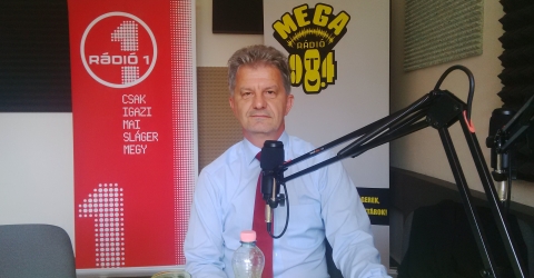 Az FM98.4 Mega Rádió reggeli műsora - Szarvas Péter, Békéscsaba Megyei Jogú Város polgármestere Az FM98.4 Mega Rádió reggeli műsora - Szarvas Péter, Békéscsaba Megyei Jogú Város polgármestere