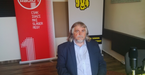 Az FM98.4 Mega Rádió reggeli műsora - Medgyesi Pál, a Munkácsy Mihály Múzeum igazgatóhelyettese Az FM98.4 Mega Rádió reggeli műsora - Medgyesi Pál, a Munkácsy Mihály Múzeum igazgatóhelyettese