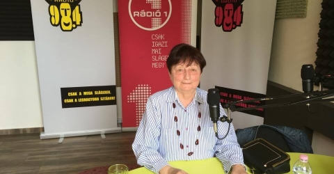 Az FM98.4 Mega Rádió reggeli műsora - Szabó Zsuzsa, a XXIV. Mezőhegyesi Kanca- és Ménverseny szervezőbizottságának tagja Az FM98.4 Mega Rádió reggeli műsora - Szabó Zsuzsa, a XXIV. Mezőhegyesi Kanca- és Ménverseny szervezőbizottságának tagja